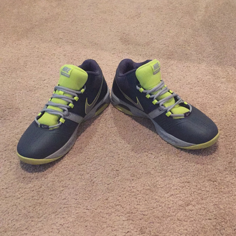 Nike visit pro 5’s almost new